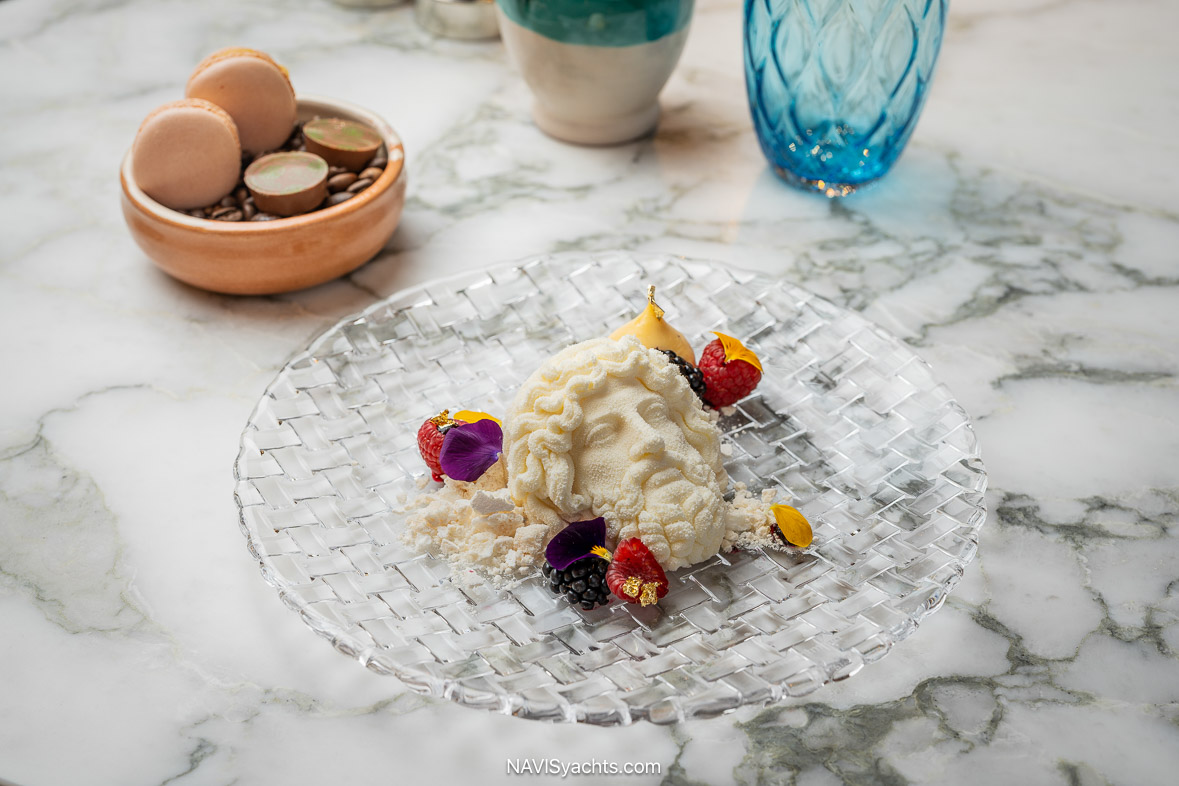 Neora Restaurant L-
