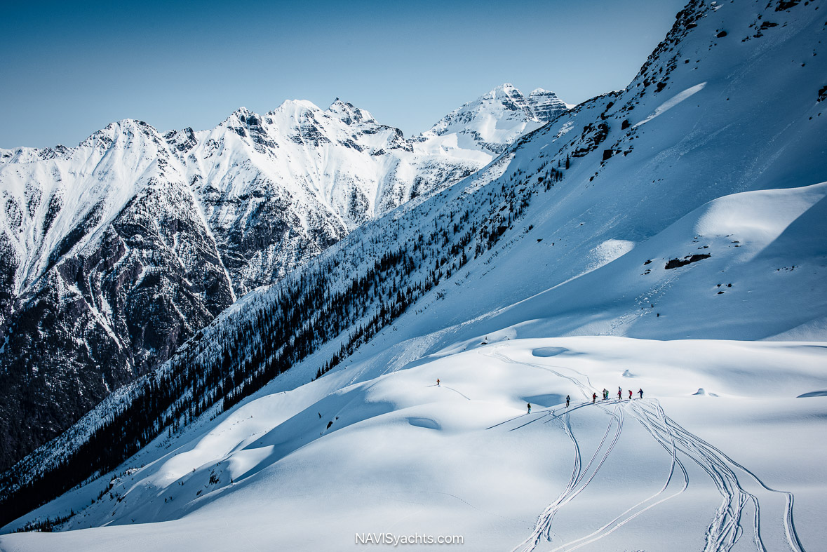 CMH Heliskiing L-