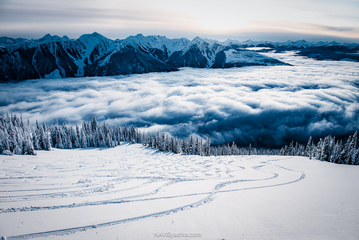 CMH Heliskiing L-