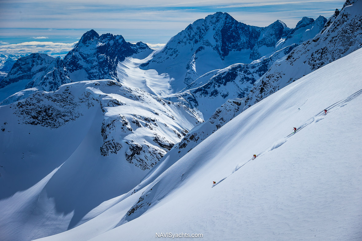 CMH Heliskiing L-