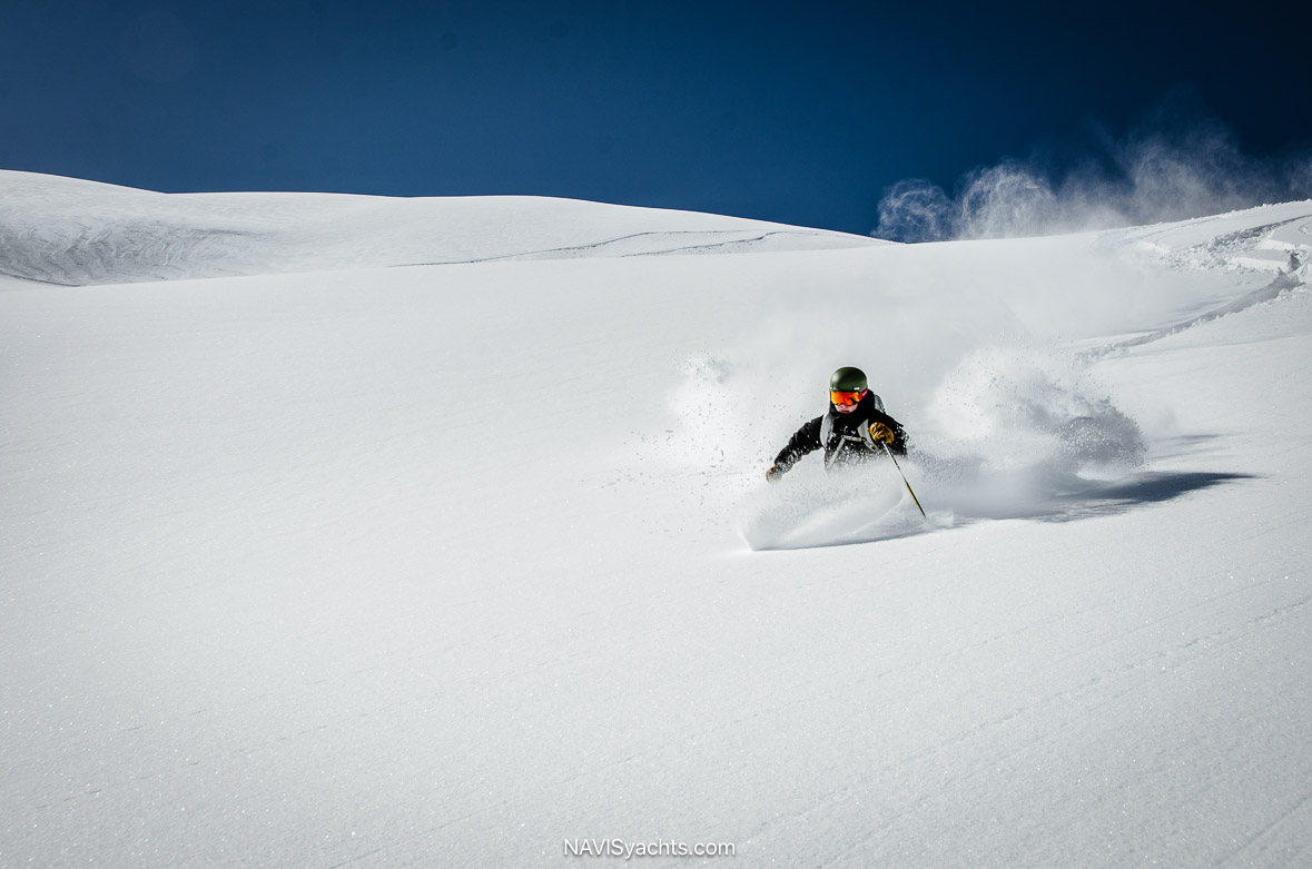 CMH Heliskiing L-