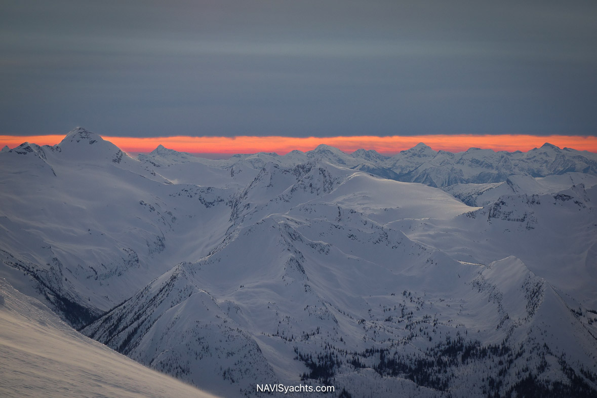 CMH Heliskiing L-