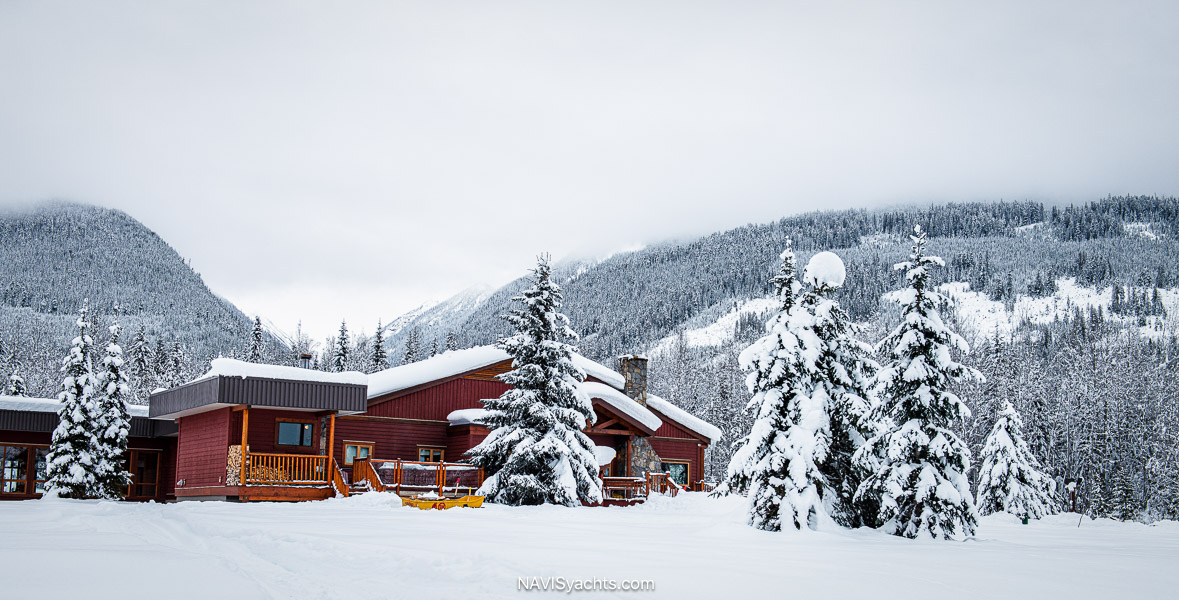 CMH Heliskiing L-