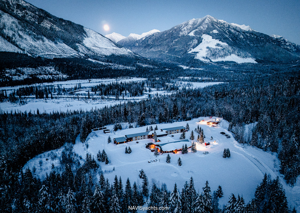 CMH Heliskiing L-
