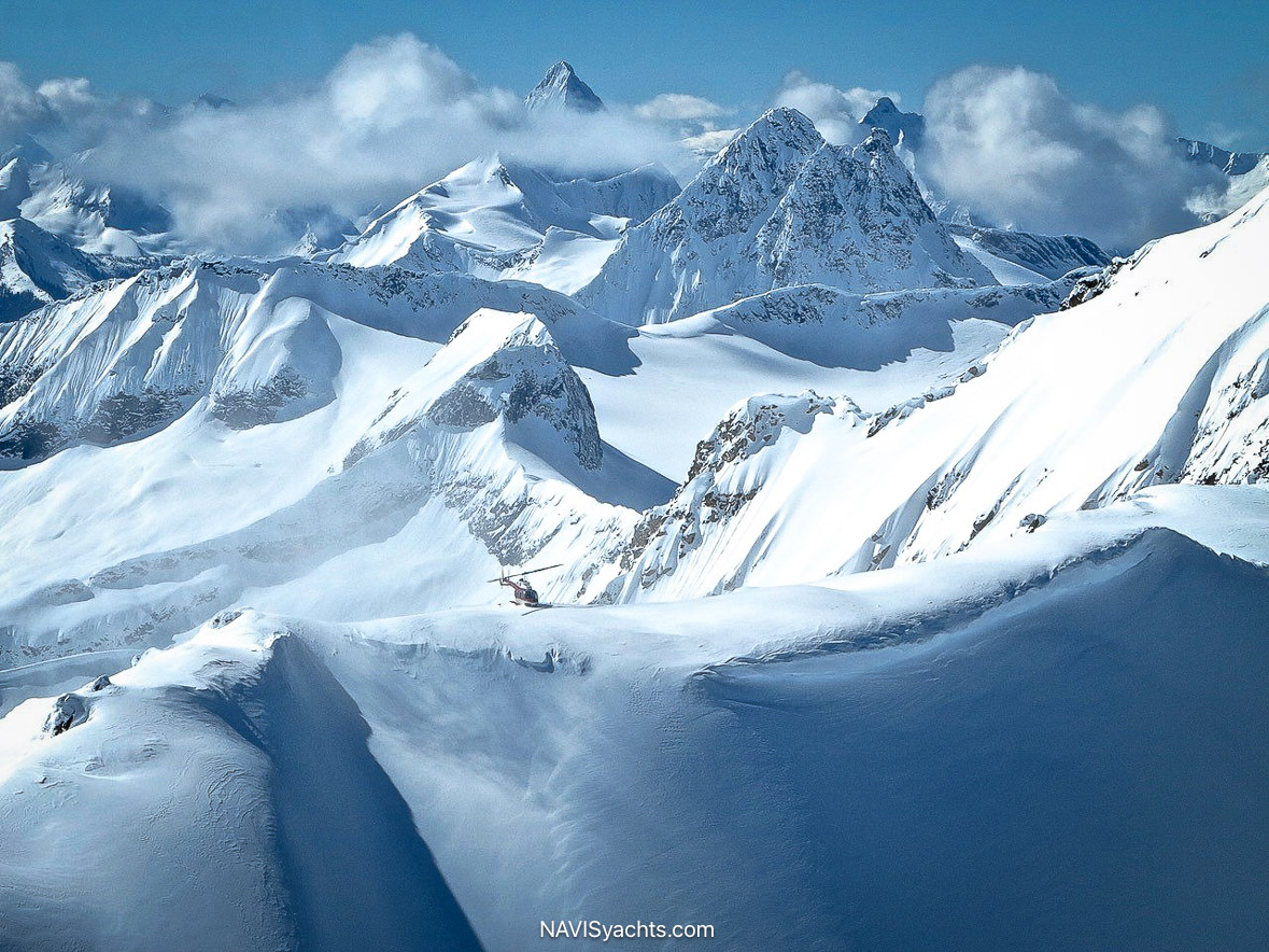 CMH Heliskiing L-
