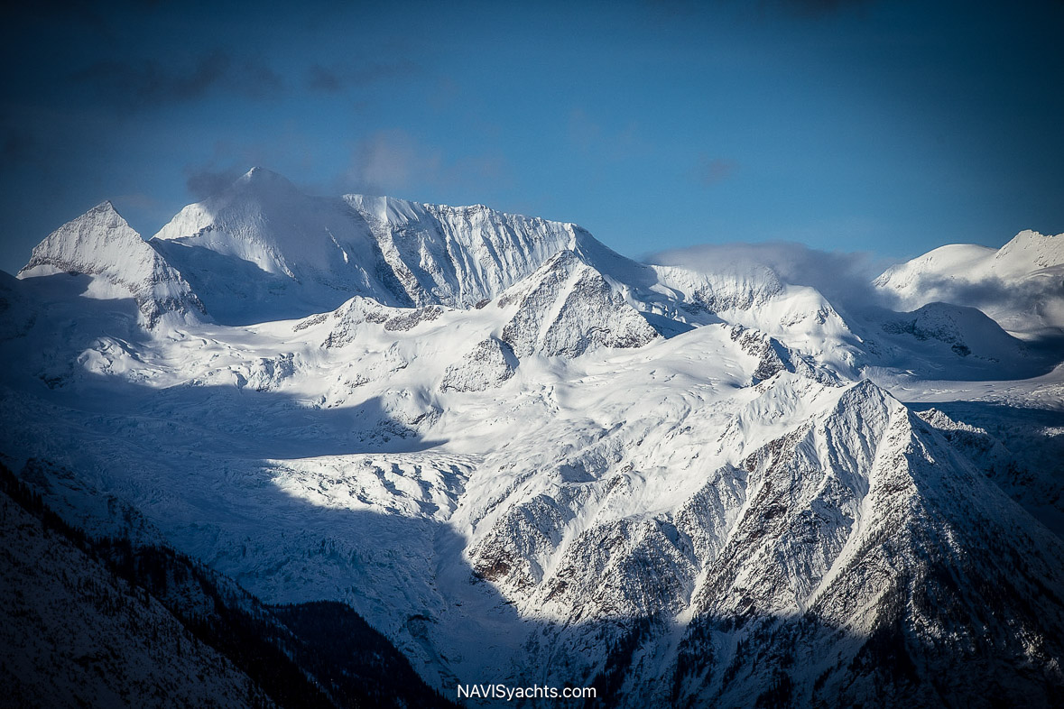 CMH Heliskiing L-