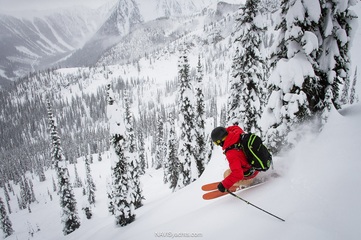CMH Heliskiing L-