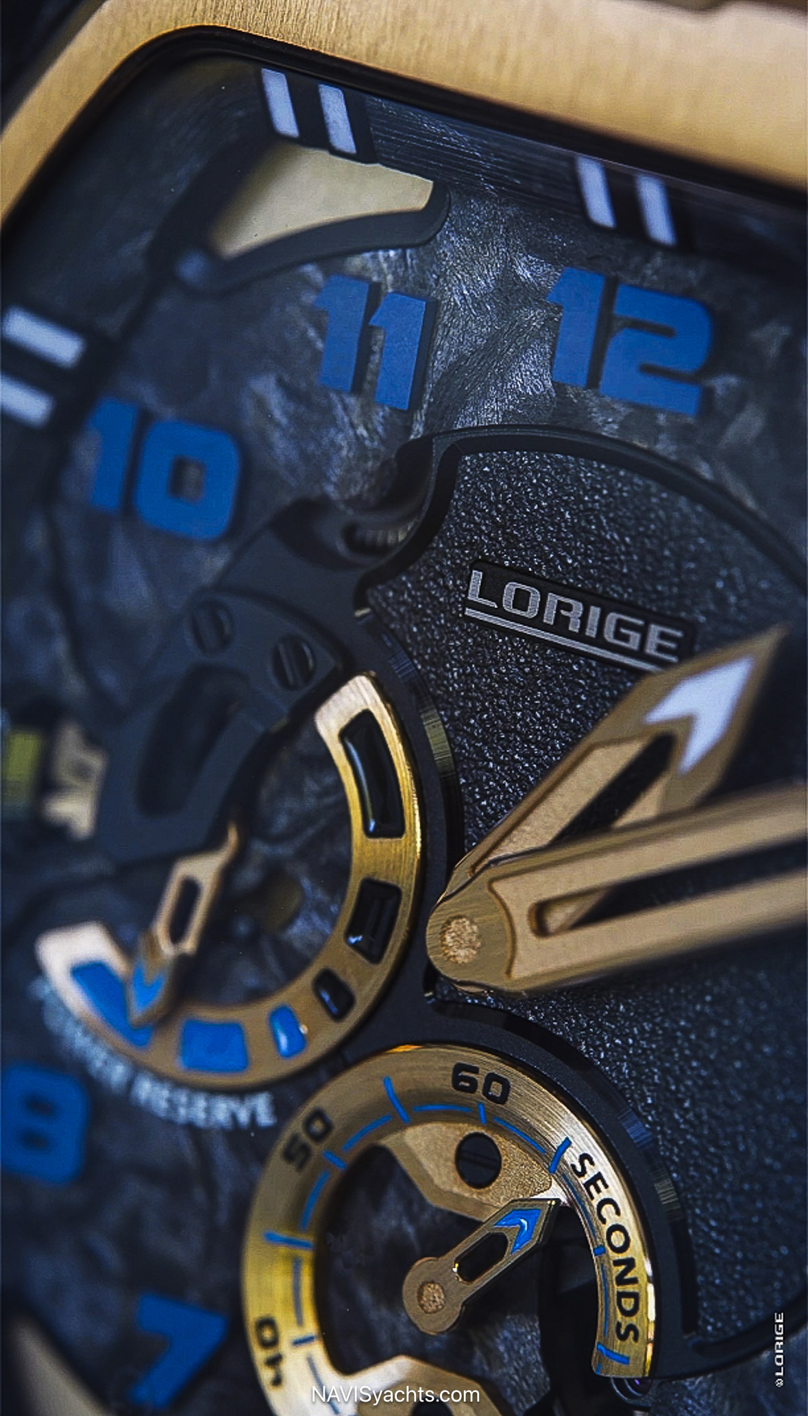Lorige Bleu Asphalte Gold Edition featuring Carbon/Carbon dial and blue Arabic numerals