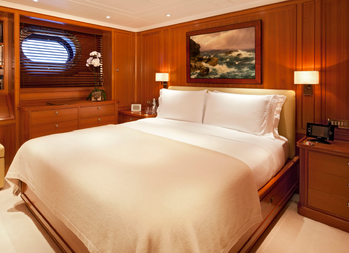 Perini Navi 184 Zenji' s main bedroom